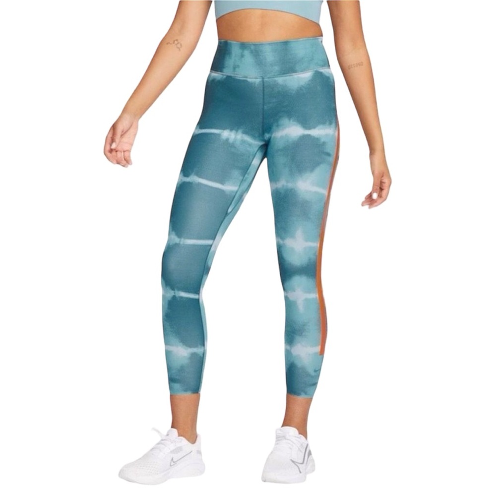 NWT Nike One Luxe XS
